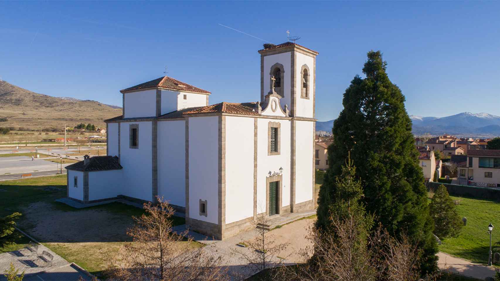 La iglesia parroquial de Trescasas.