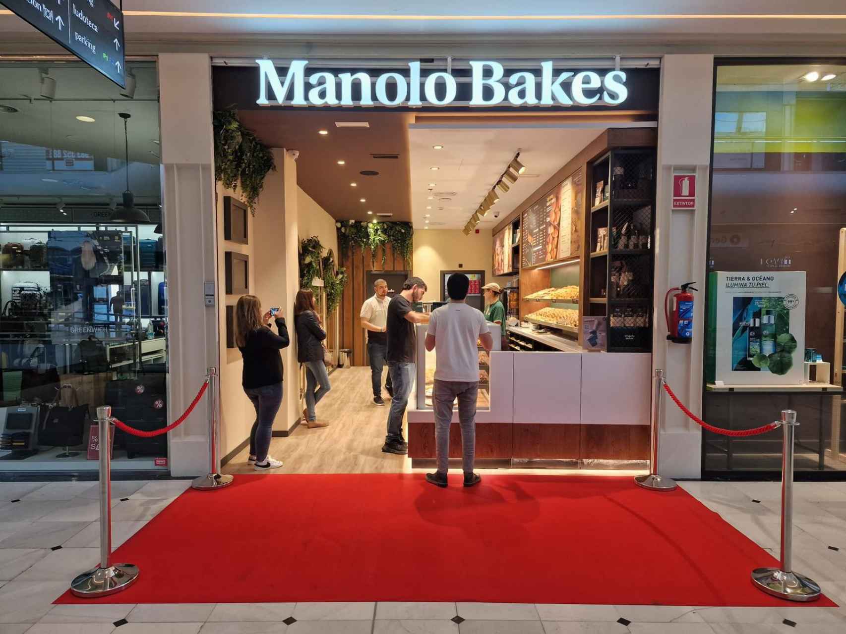 Apertura de la tienda de Manolo Bakes en Vallsur