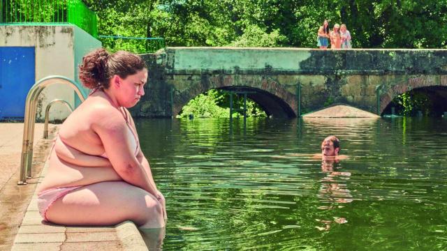 Laura Galán, en primer término, en una imagen de 'Cerdita'