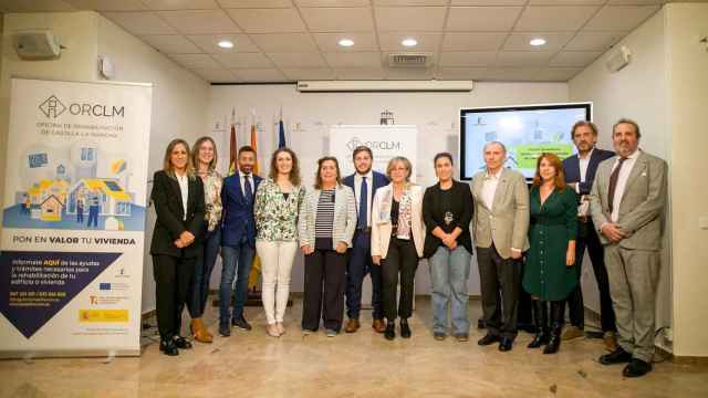 Presentación de las Oficinas de Rehabilitación de Castilla-La Mancha. Foto de familia