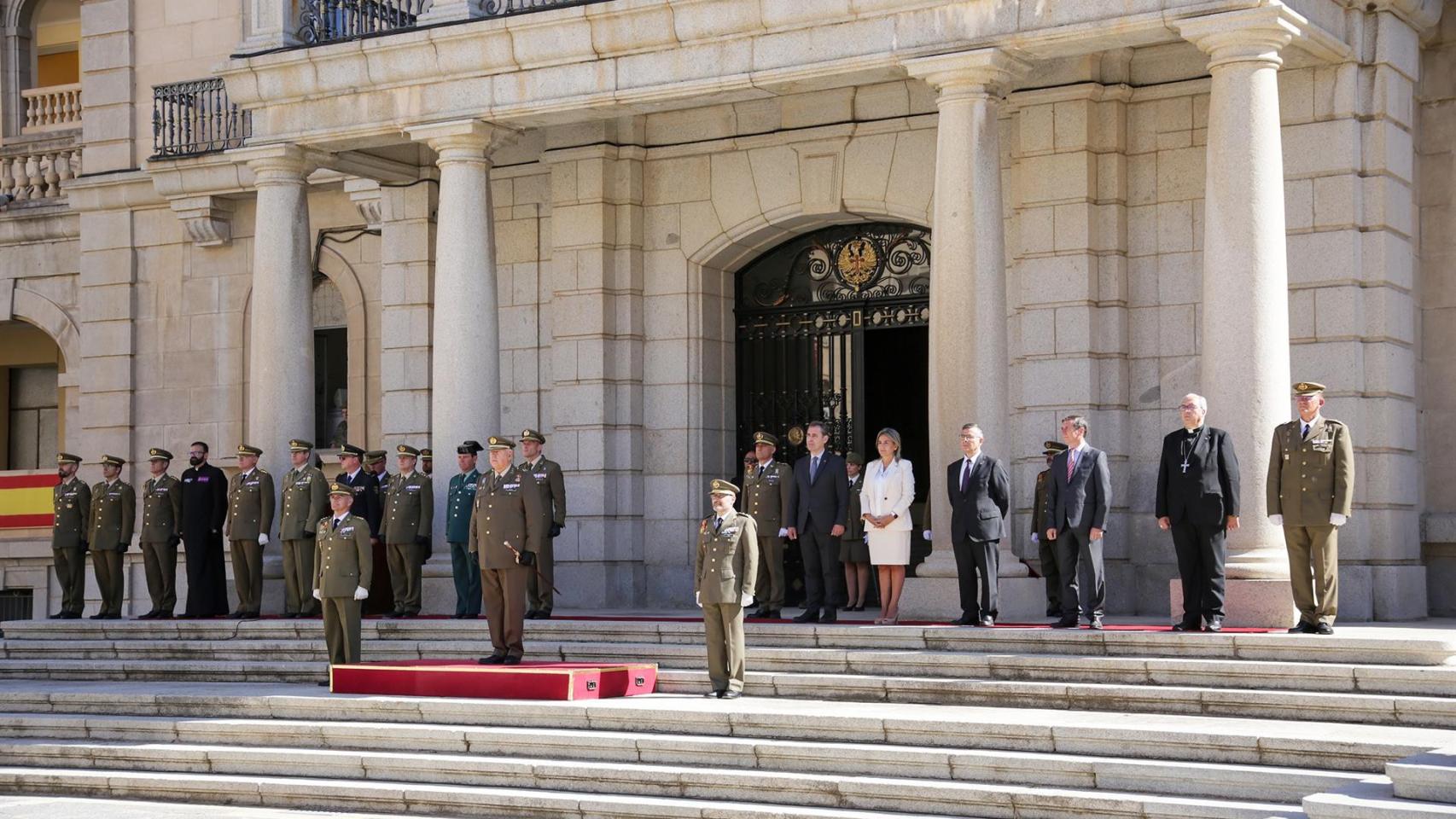 Toma de posesión del nuevo director de la Academia de Infantería de Toledo. Foto: Ayuntamiento de Toledo.