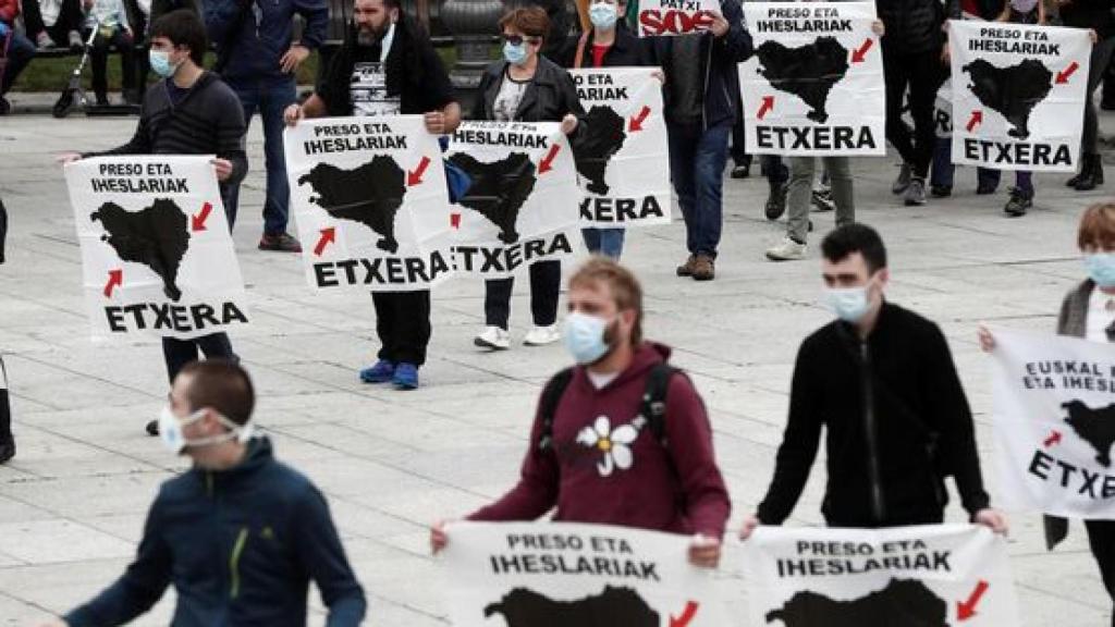 Manifestación de la izquierda abertzale pidiendo el acercamiento de etarras.