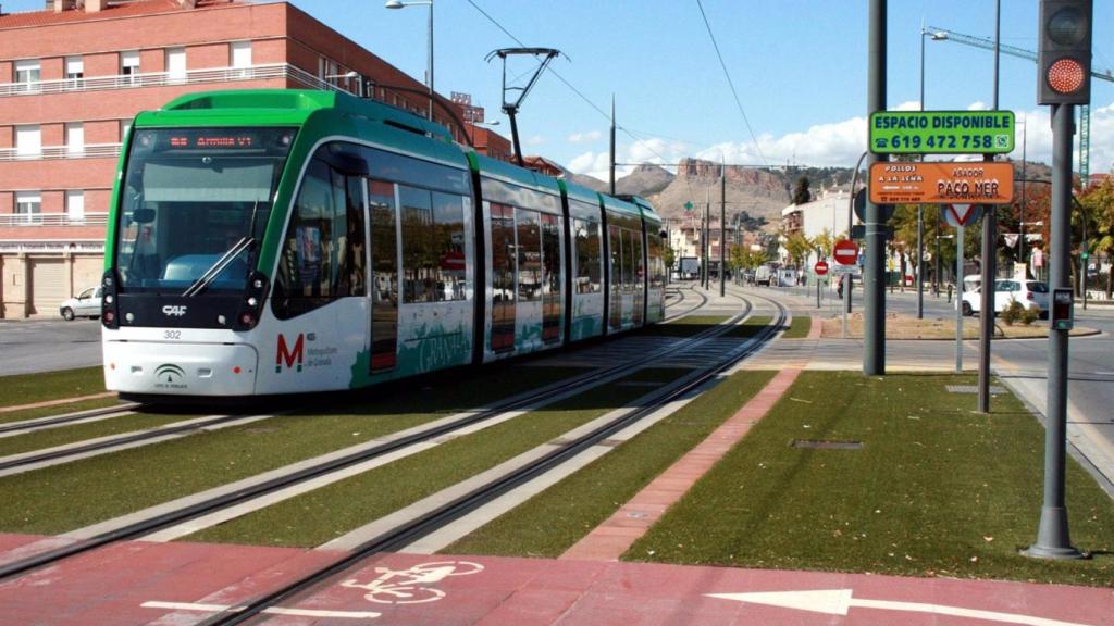 El Metro de Granada en superficie.