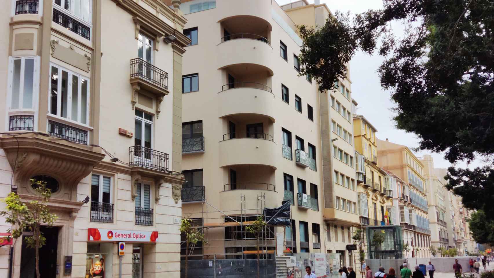 Imagen del edificio de viviendas construido en la Alameda Principal de Málaga.