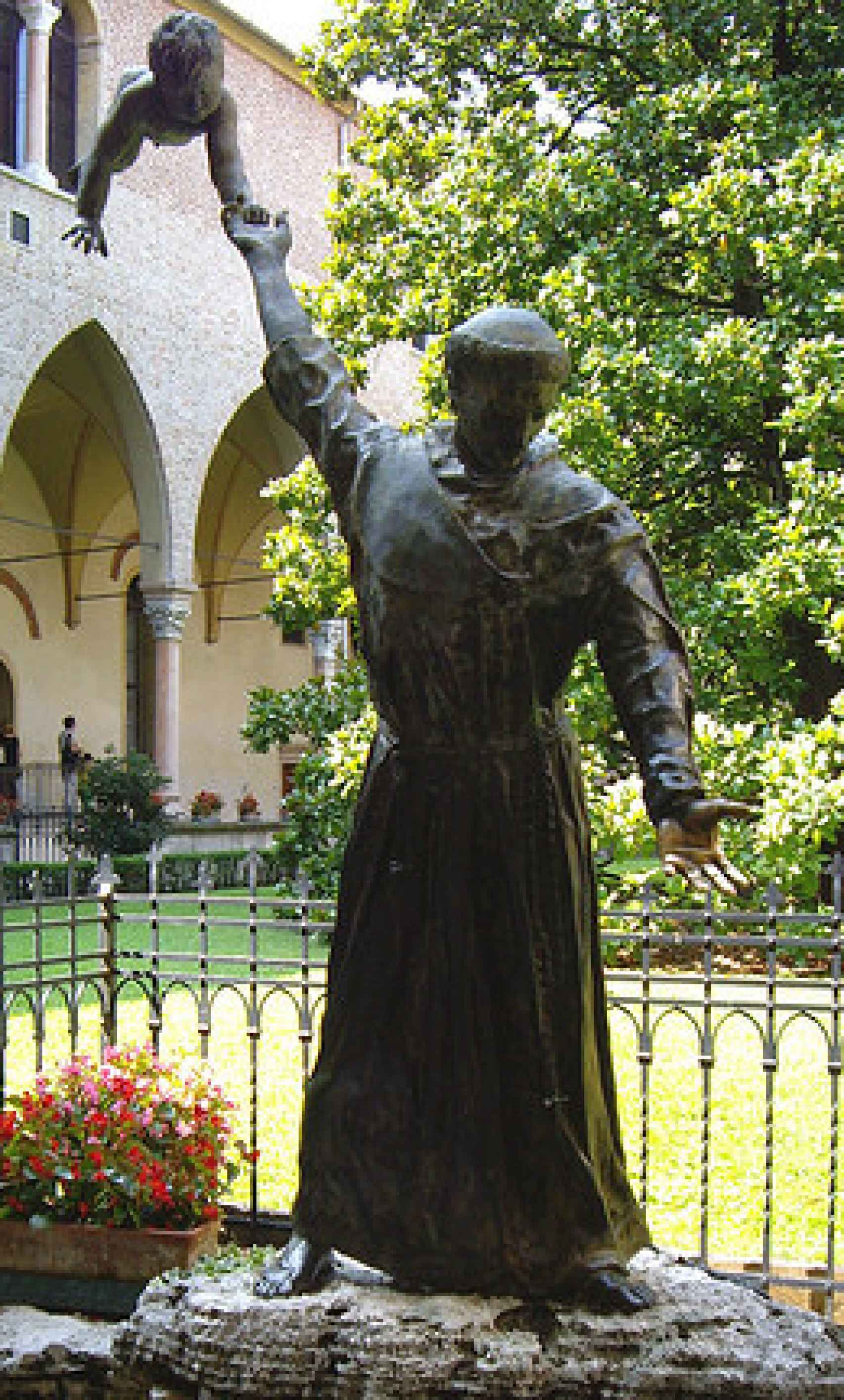 La escultura de San Antonio de Lorenzo Quinn en la basílica de San Antonio de Padua