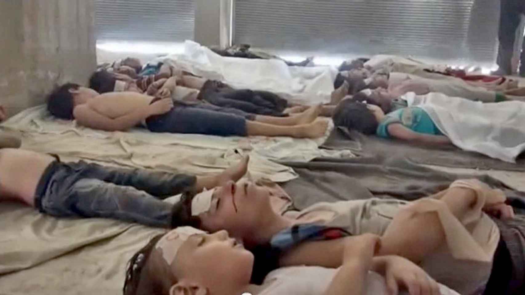 Captura de pantalla de niños asesinados por las bombas químicas patrocinadas por los rusos en Guta.