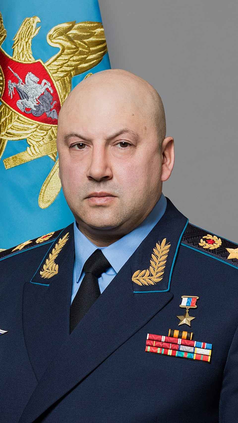 Retrato oficial del general ruso Sergei Surovikin.