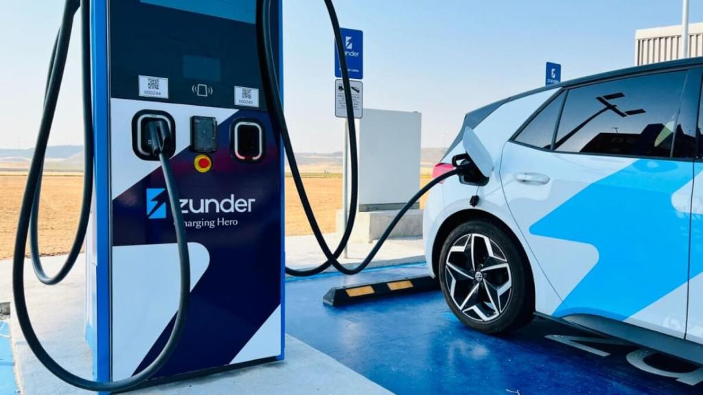 Un punto de carga eléctrico de Zunder.