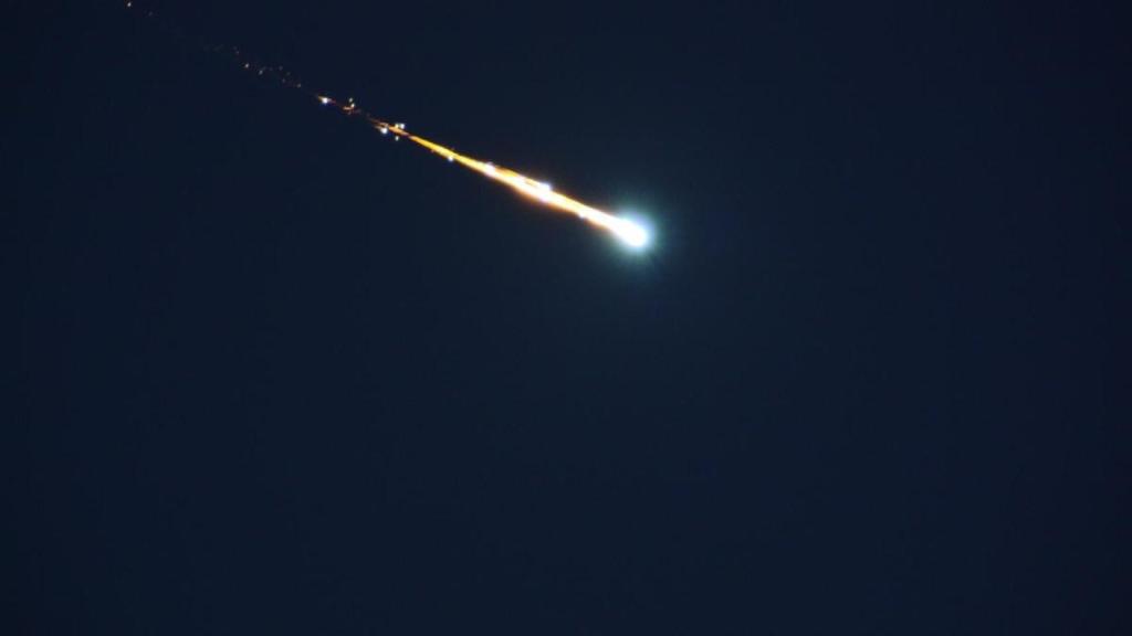 Imagen de archivo de una bola de fuego cruzando el cielo de Málaga.