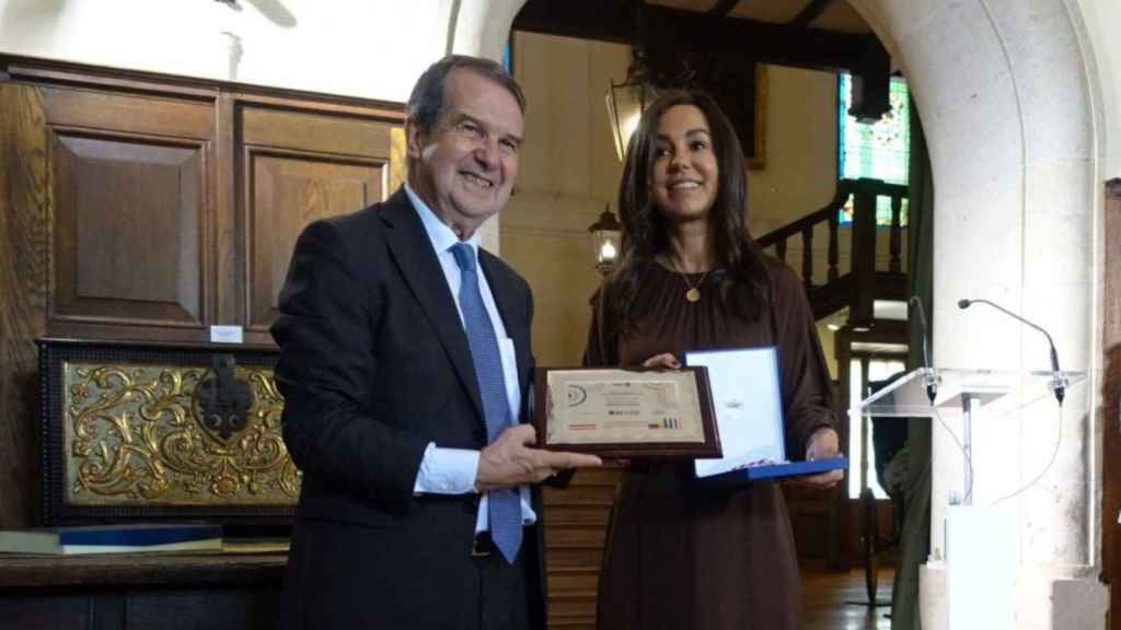 Isabel Pardo de Vera recibe la Medalla de Oro de Vigo.