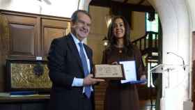 Isabel Pardo de Vera recibe la Medalla de Oro de Vigo.