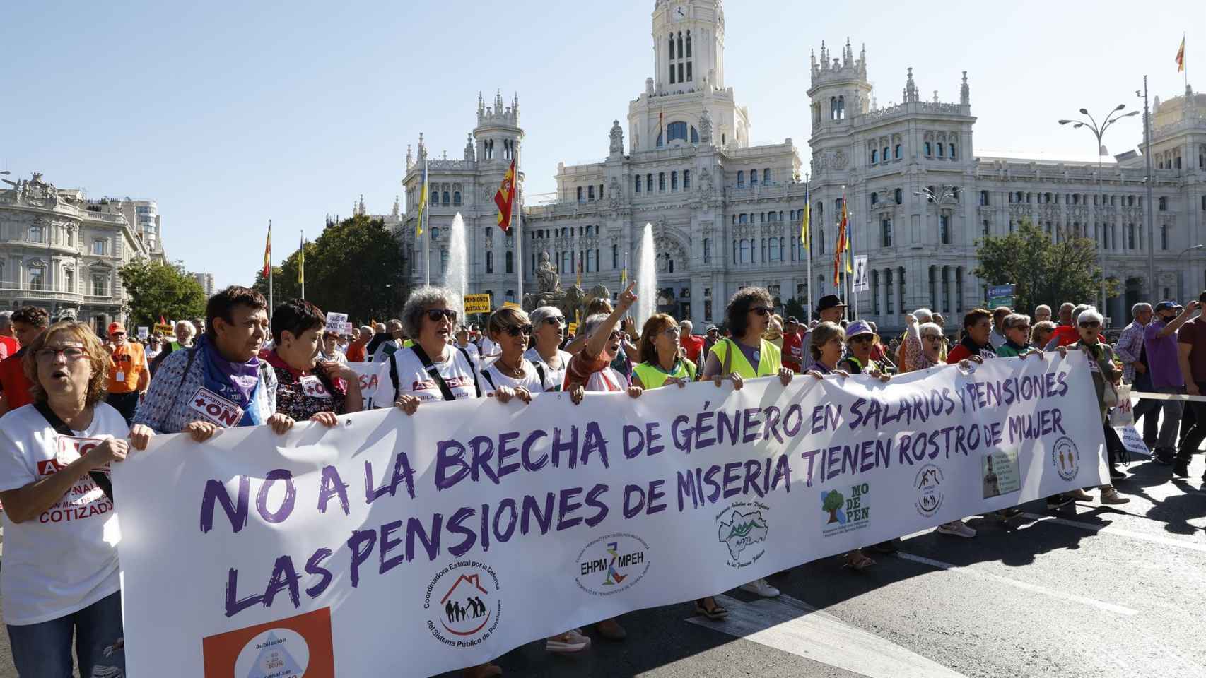 Vista de los participantes en la manifestación por las Pensiones Dignas organizada por los colectivos de pensionistas este sábado en Madrid