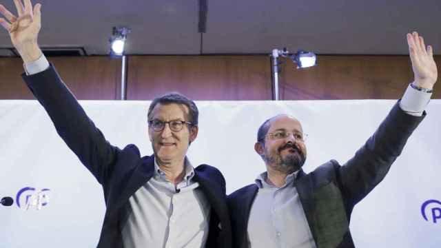 El presidente del PP nacional, Alberto Núñez Feijóo, y el presidente del PP de Cataluña, Alejandro Fernández.