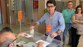 Pachi Pascual votando en las elecciones municipales de 2019.