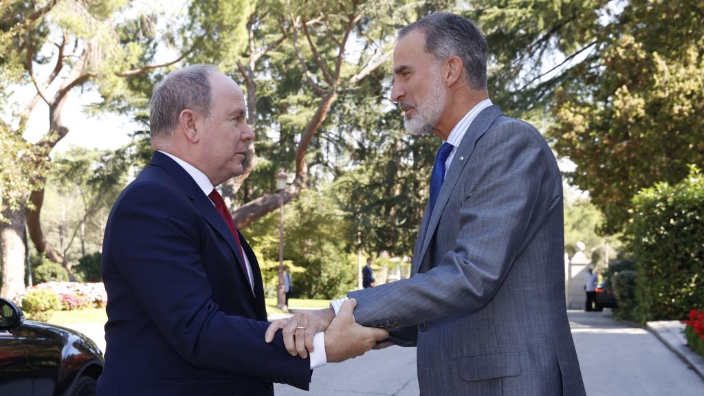 Alberto de Mónato y Felipe VI en el palacio de la Zarzuela.