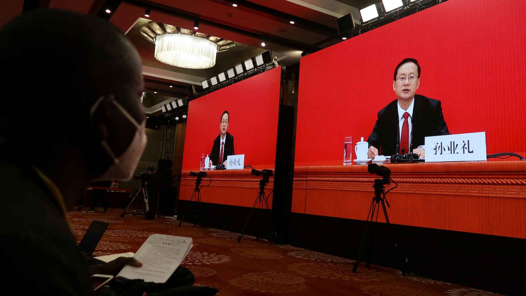 Sun Yeli, portavoz del Partido Comunista chino, durante la rueda de prensa que ha ofrecido en Pekín.