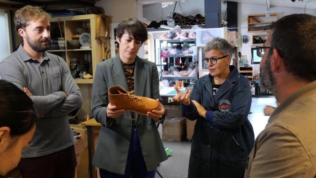 La portavoz nacional del BNG, Ana Pontón, en una visita a Merza.