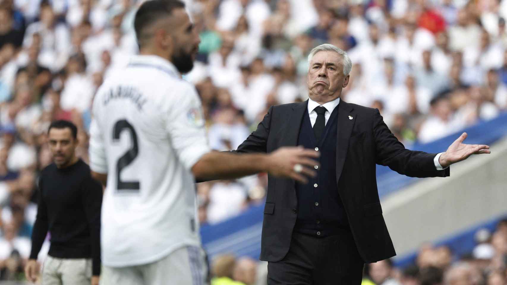 Ancelotti se queja de una decisión del árbitro frente a Carvajal en El Clásico