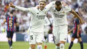 Fede Valverde y Karim Benzema, celebrando un gol en El Clásico de La Liga