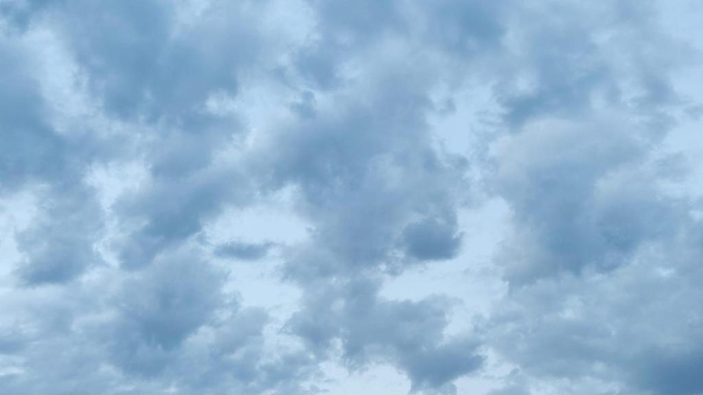 Cielo nuboso este domingo en Toledo capital.