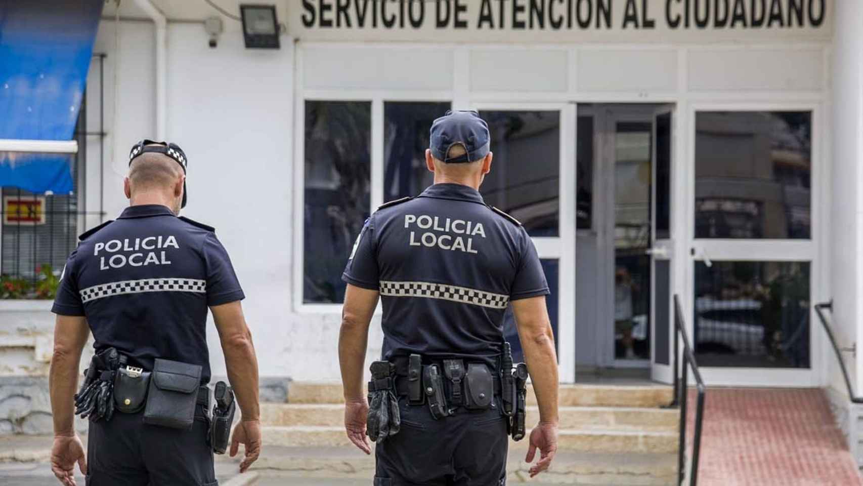 Agentes de la Policía Local de Torremolinos (Málaga).