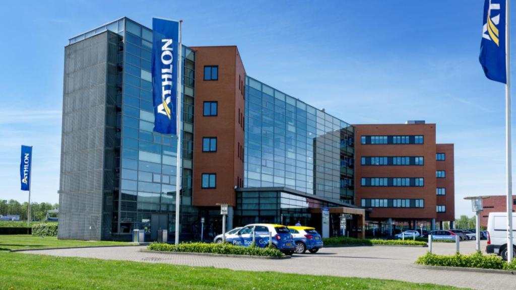 Athlon es una de las primeras empresas europeas de renting de vehículos para empresas, autónomos, pymes y empleados, con una flota de aproximadamente 400.000 vehículos.