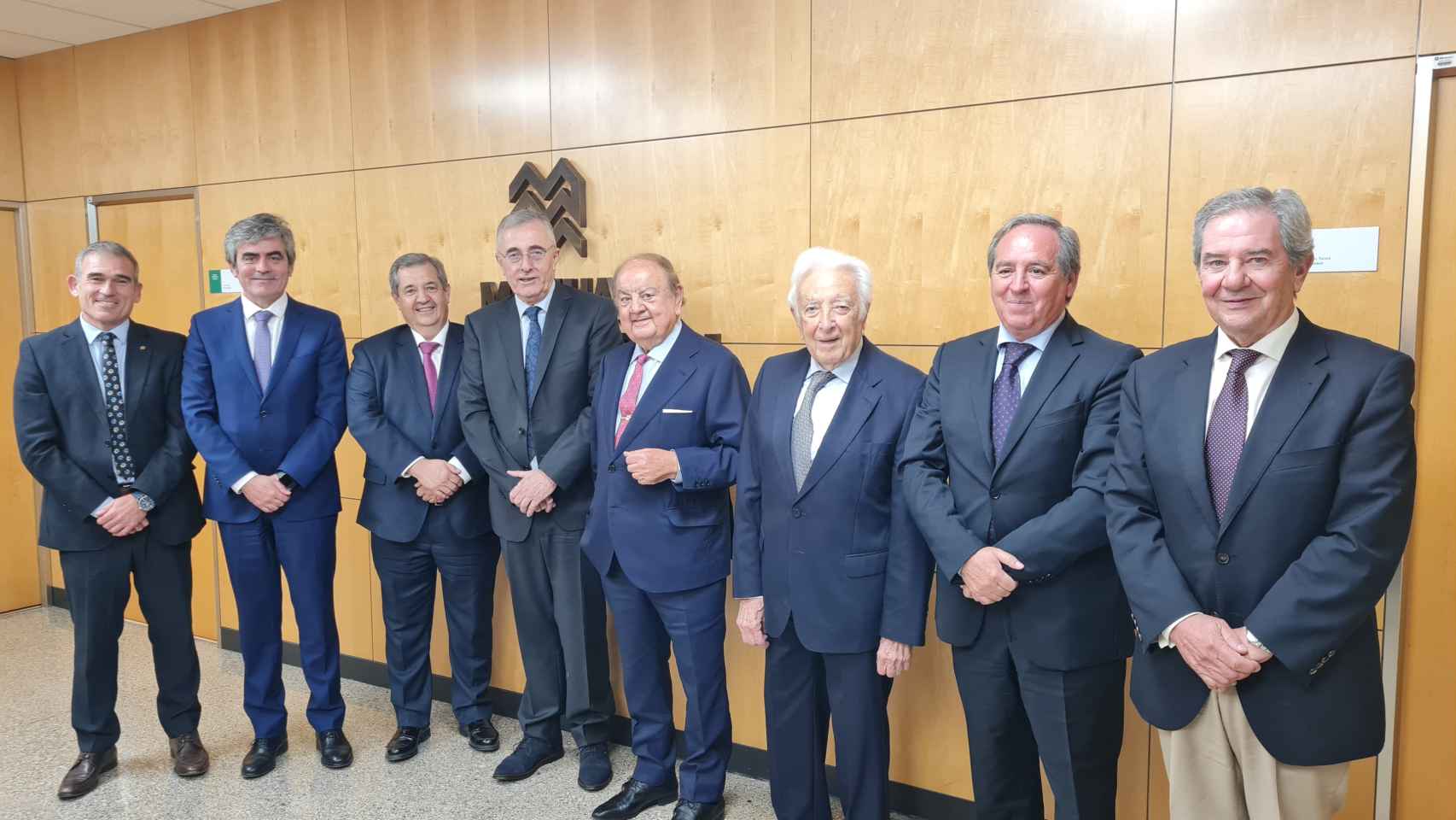 Lluís Gené, Jesús María Esarte, Humberto Carrasco, Enric Torres, Mariano de Diego, Juan Echevarría, Ángel Nicolás y Juan Antonio Güell, de izquierda a derecha:.