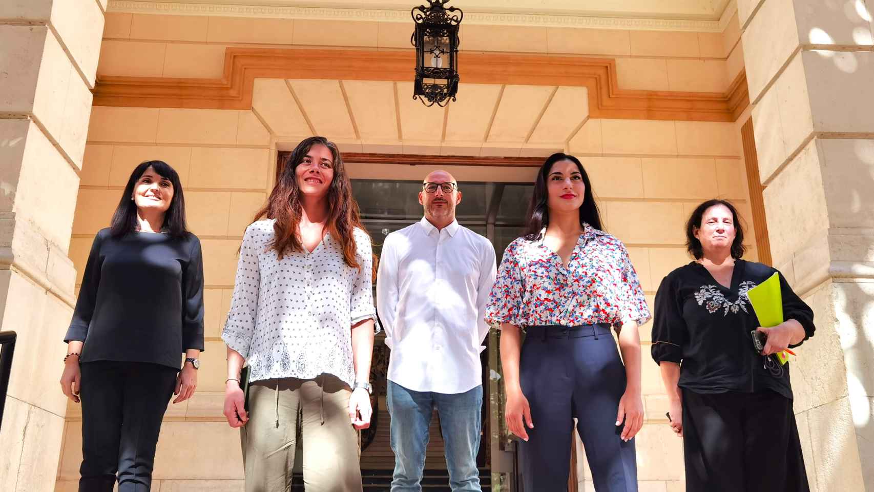 Julia Parra, izquierda, y Pilar Tébar, derecha, en la presentación de las residencias en Tabarca.