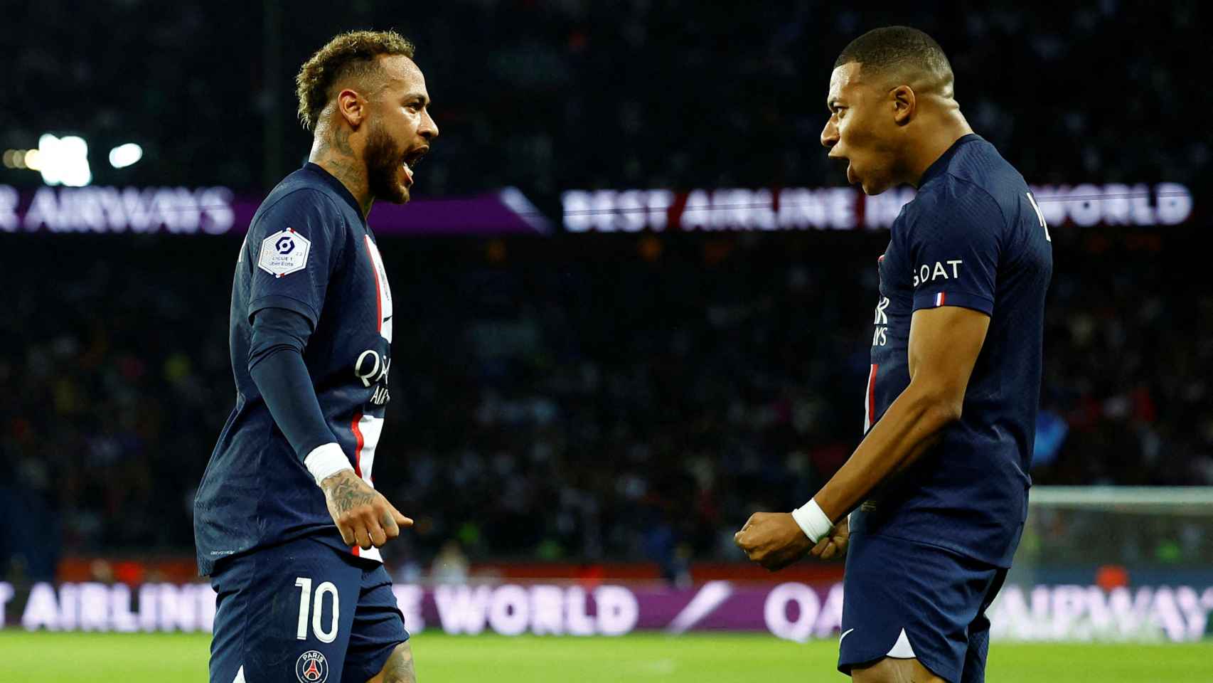 Mbappé celebra el gol de la victoria de Neymar contra el Olympique de Marsella.