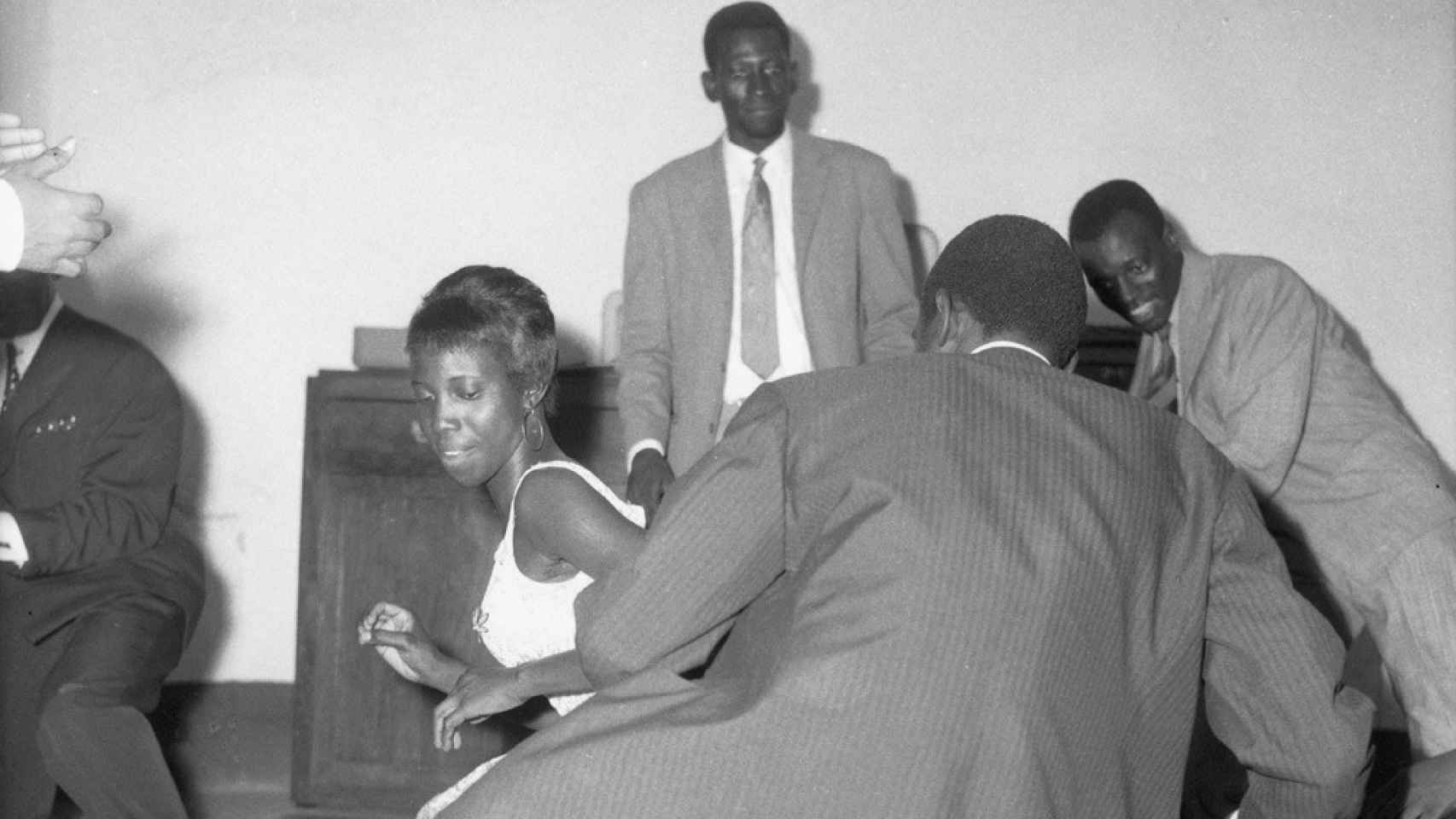 Malick Sidibé: 'Bailar el twist', 1965, en la exposición '100% África'