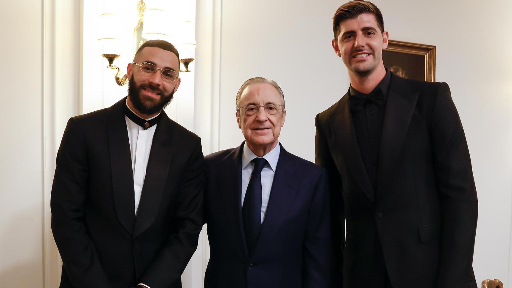 Florentino Pérez, junto a Karim Benzema y Thibaut Courtois antes de la gala del Balón de Oro 2022