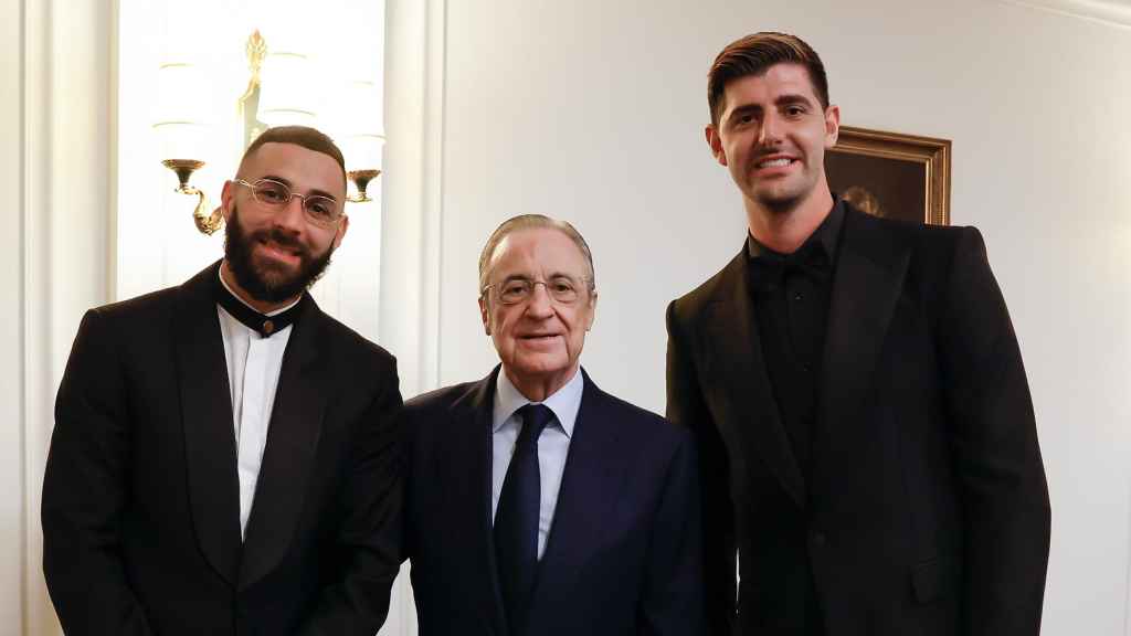 Florentino Pérez, junto a Karim Benzema y Thibaut Courtois antes de la gala del Balón de Oro 2022