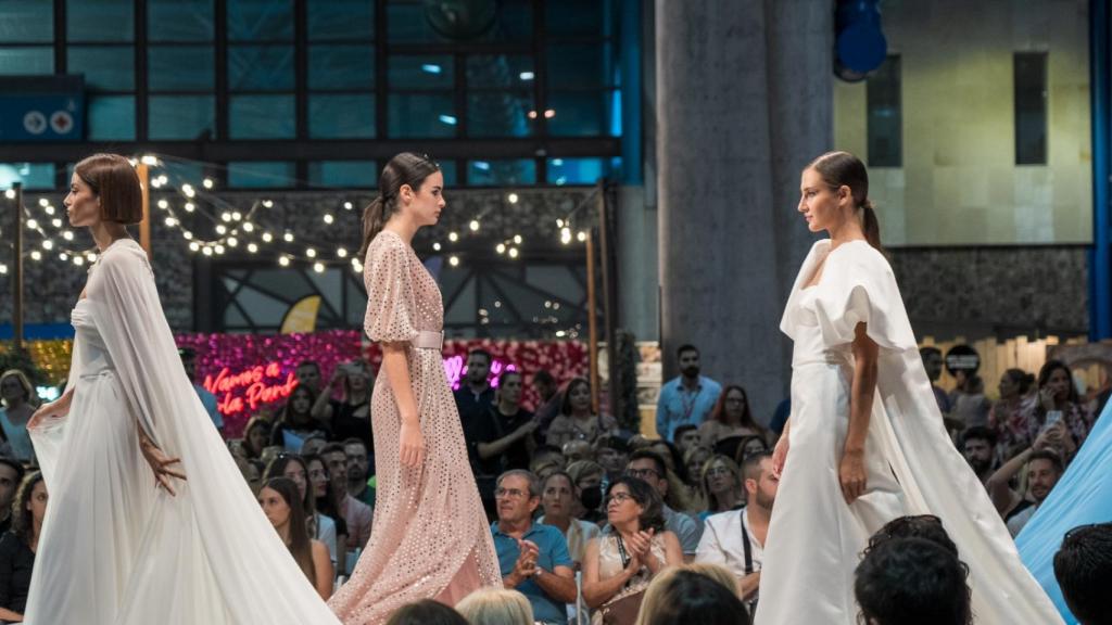 Uno de los desfiles de trajes de boda celebrados en este evento en Málaga.