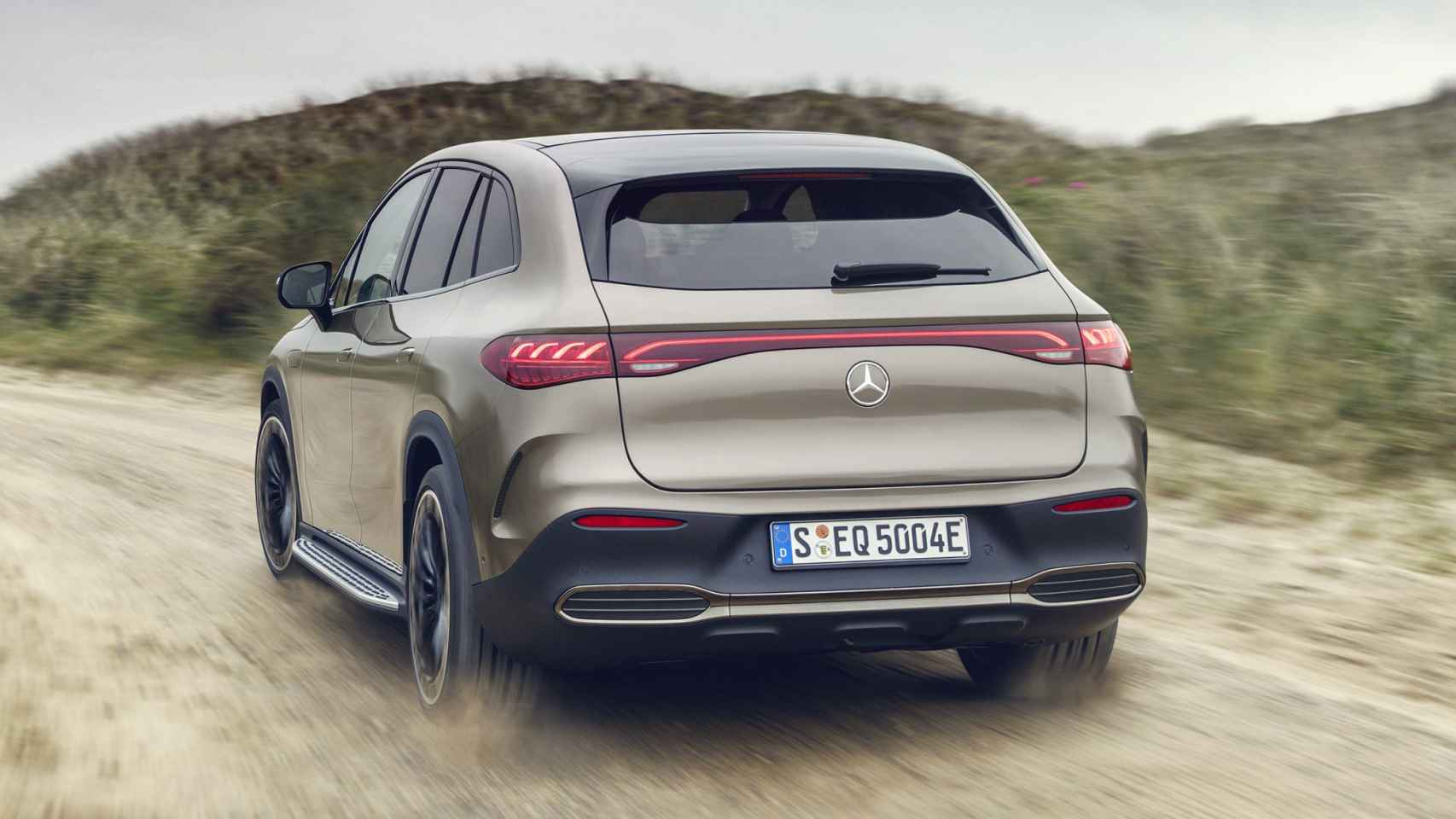 El Mercedes EQE SUV ofrece movilidad cero emisiones y por tanto etiqueta cero de la DGT.