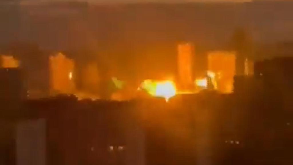 Primeras imágenes del bombardeo este lunes sobre Kiev.
