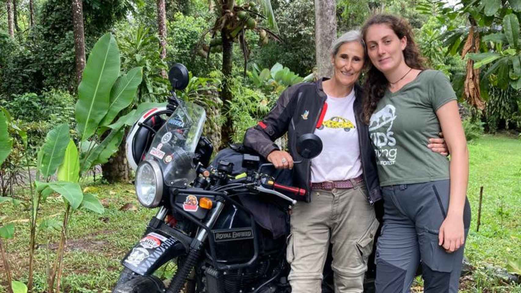 Con mi sobrina Blanca, en Costa Rica, donde trabaja como bióloga en un centro de recuperación de fauna silvestre