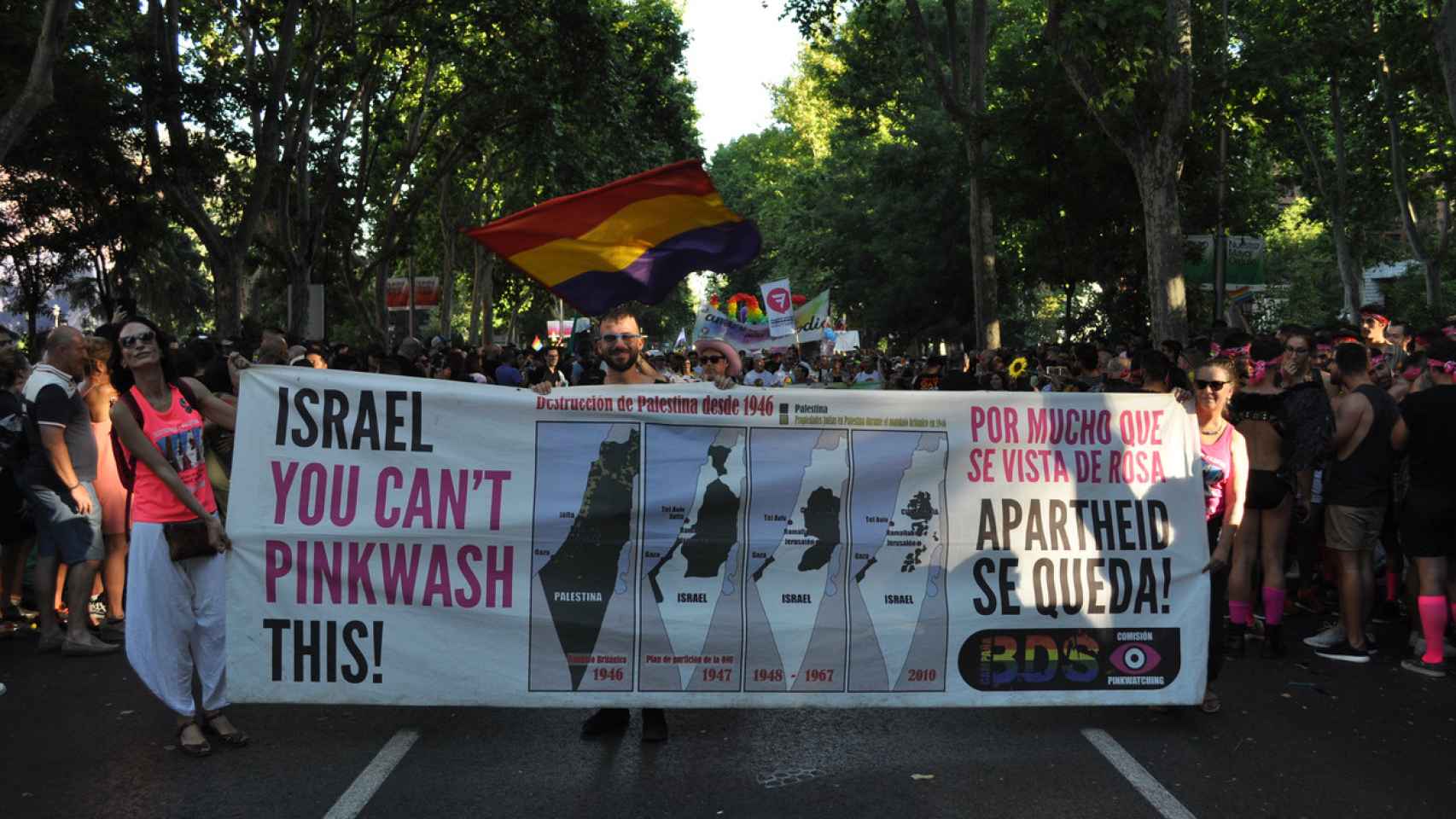 Una pancarta en protesta contra el apartheid de Israel.