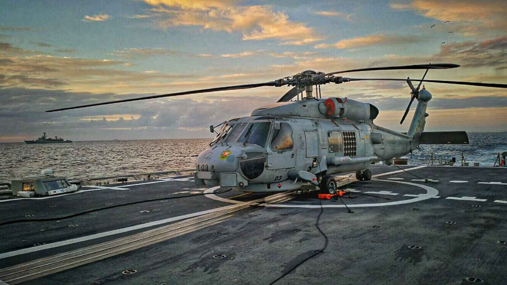 Helicóptero SH-60B en la cubierta