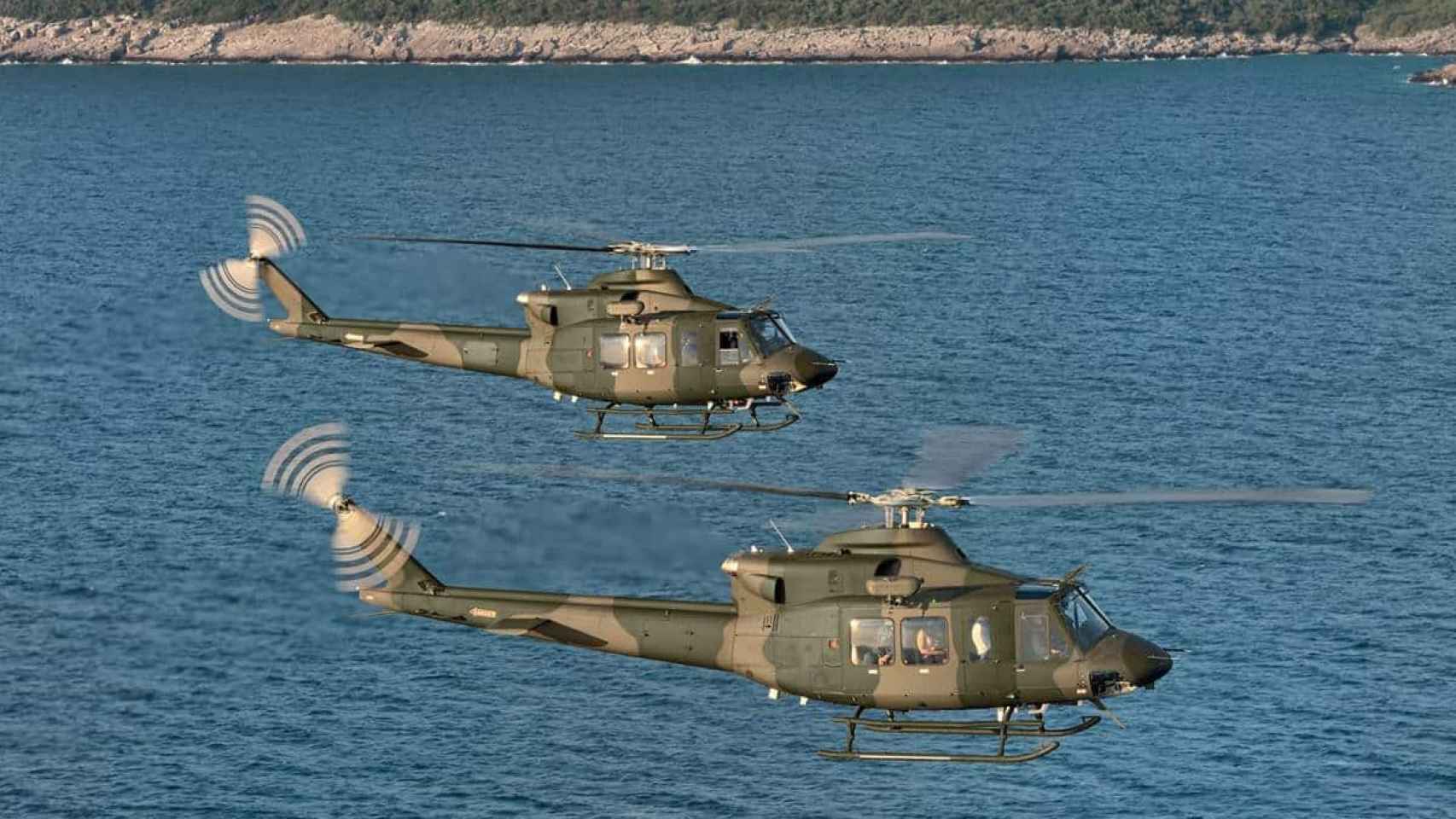 Bell 412 pintados de militar