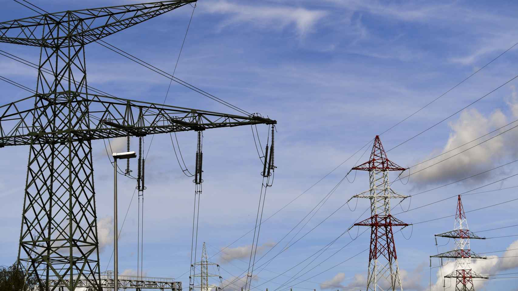 Bruselas teme una fuga de la electricidad subvencionada a Reino Unido, Noruega o Suiza