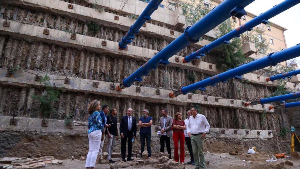 Visita a la excavación en la parcela del antiguo Cine Andalucía, donde se proyecta el hotel de 4 estrellas de Gerard Piqué.