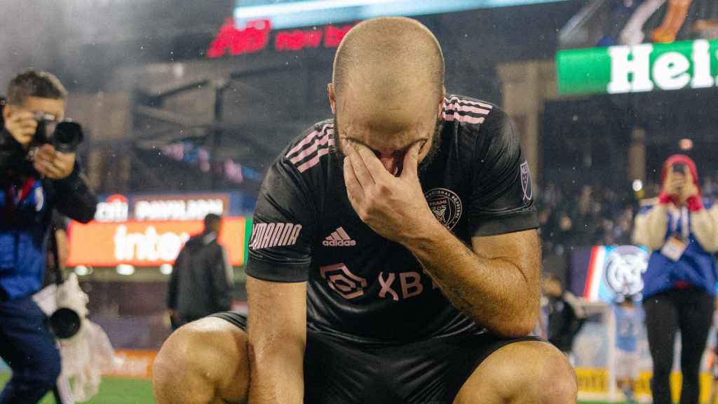Higuaín, llorando tras su último partido.