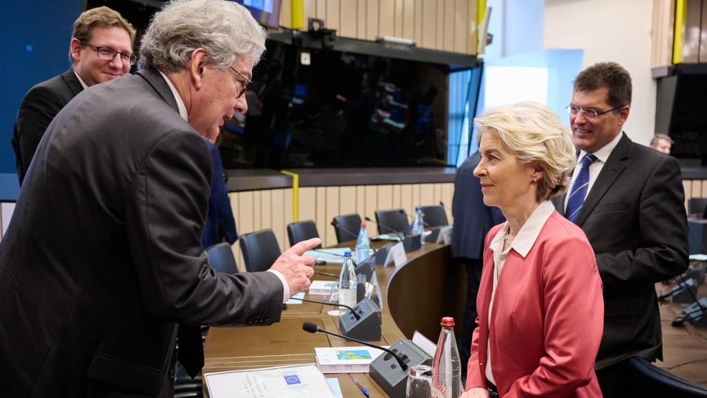 La presidenta Ursula von der Leyen, durante la reunión del colegio de comisarios de este martes en Estrasburgo