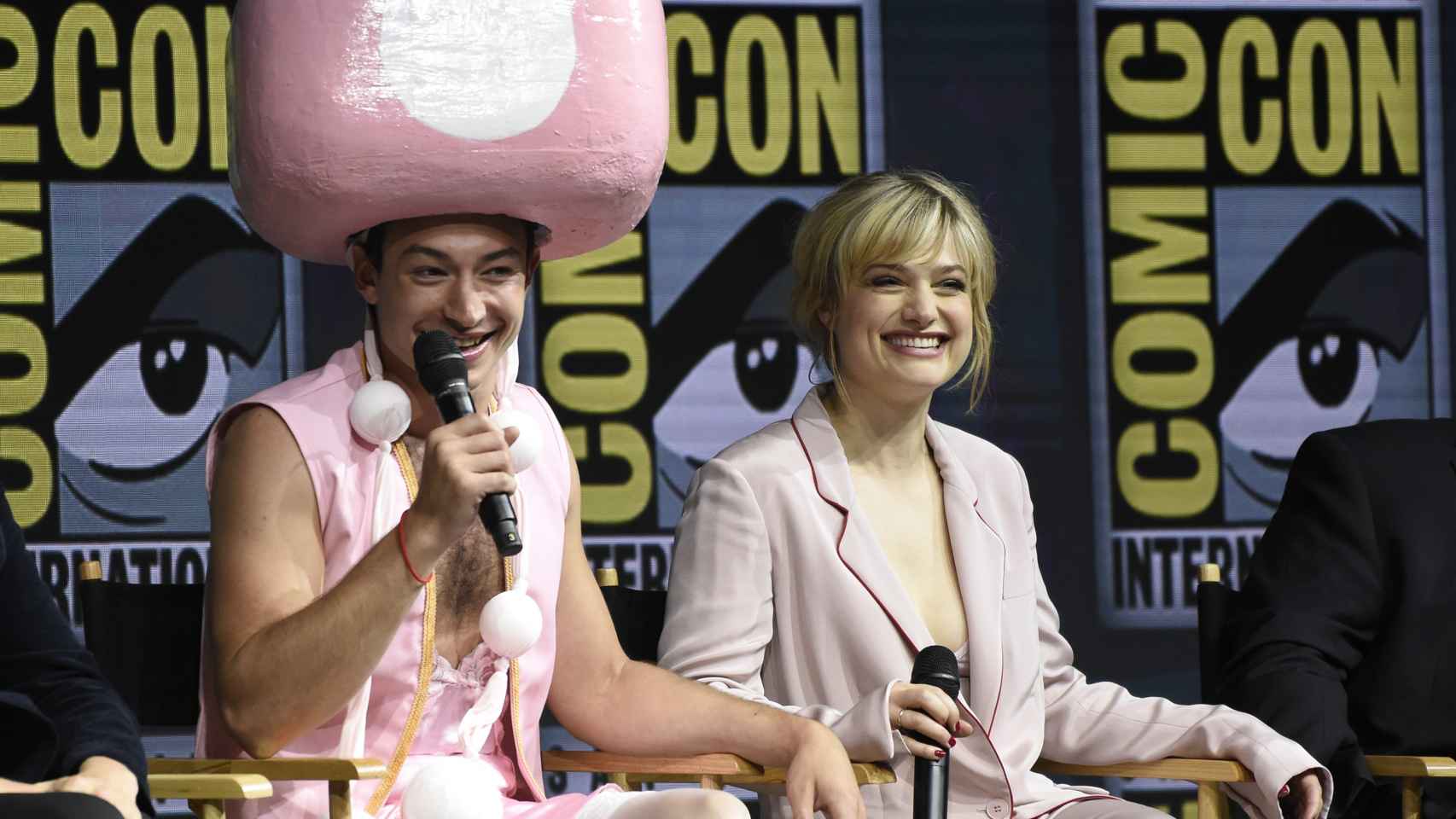 Ezra Miller, durante su aparición en la Comic-Con para promocionar la segunda entrega de 'Animales Fantásticos'.