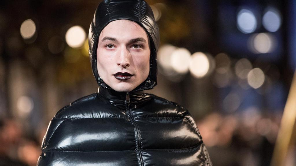 Ezra Miller, en una alfombra roja.