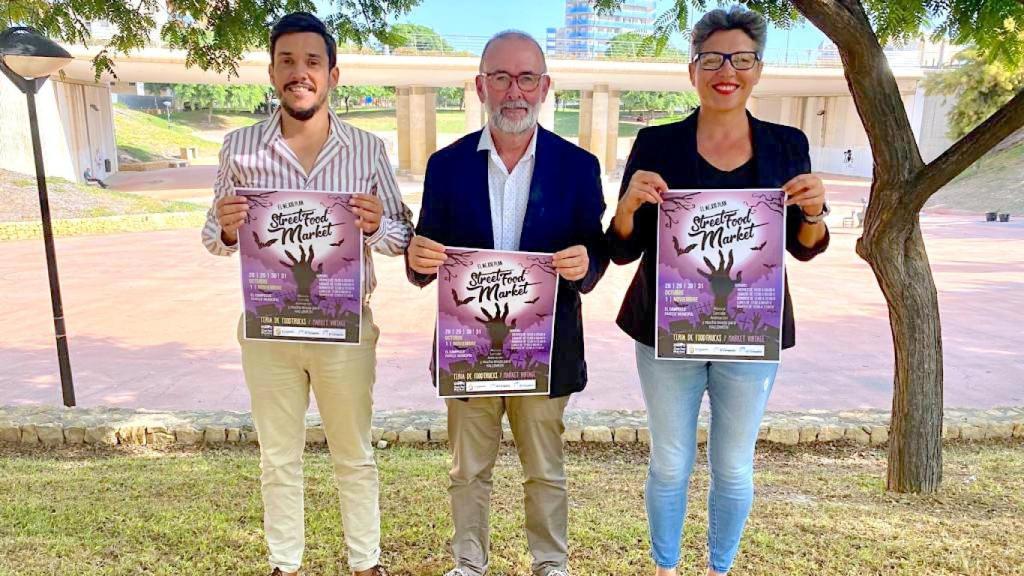 Juanjo Berenguer, centro, con Cristian Palomares y Marisa Navarro en la presentación de las jornadas.