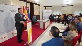 El presidente de la Junta de Castilla y León, Alfonso Fernández Mañueco, presenta ante representantes del Tercer Sector un plan de ayudas a la hipoteca