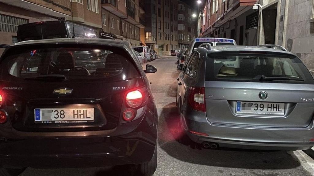 Los dos coches con matrículas contiguas