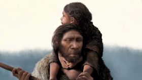 Reconstrucción del aspecto de un padre neandertal y su hija.