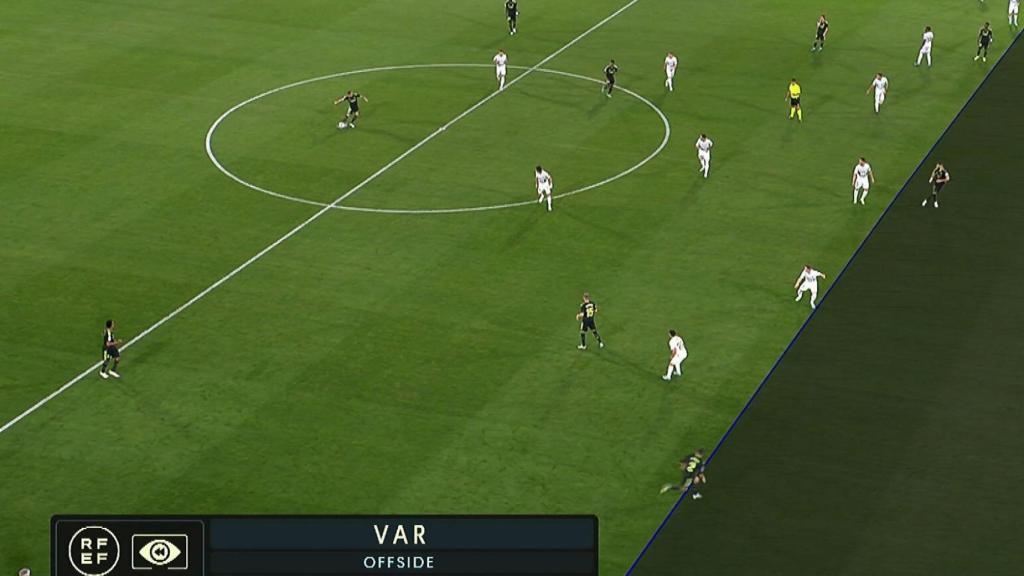 Gol anulado a Karim Benzema frente al Elche por fuera de juego previo de Carvajal